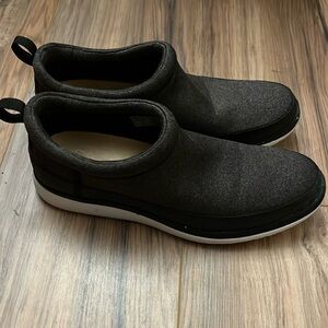 UGG Women's Riviera Slip On Grey/ Black